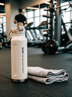 Gourde isotherme posee en salle de sport RAFARART